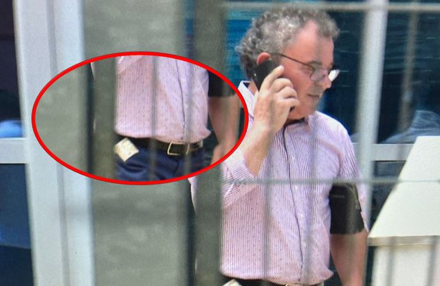 FOTO/ “Emocionohet” ish-kryebashkiaku i Dibrës në SPAK, i del 2-mijëshja nga astari