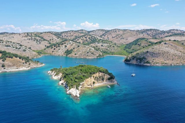 “Do iki për një kafe në Korfuz”/ Turisti polak ngre në këmbë policinë shqiptare, nuk do ta besoni se ku e gjetën efektivët pasi u raportua i zhdukur