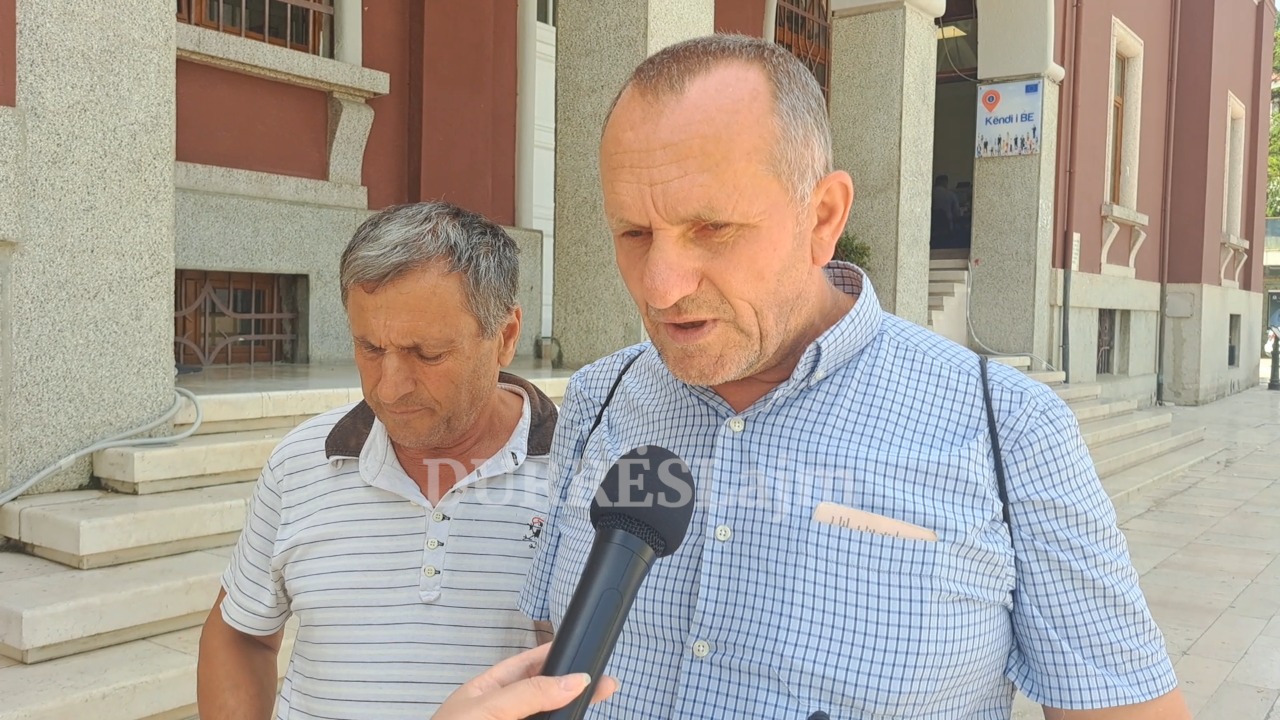 Të verbërit e Durrësit 6 muaj pa marrë kompensimin e energjisë, Farrici: Po i heqin lekët nga buka e gojës! (VIDEO)