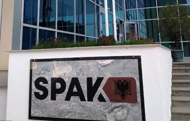 Kush janë mjekët e QSUT që po hetohen nga SPAK, njëri i arrestuar edhe më parë (EMRAT+ FOTO)