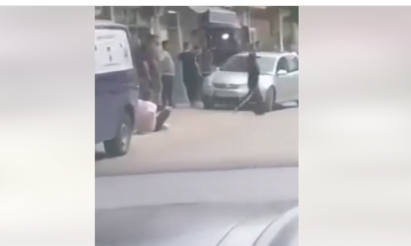 VIDEO/ Plas grushti mes shqiptarëve, plagoset i riu, arrestohen pesë të tjerë (DETAJE)