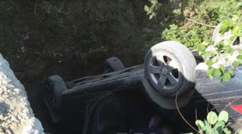 Tjetër aksident i rëndë/ Makina del nga rruga dhe përfundon në kanal, ka të plagosur