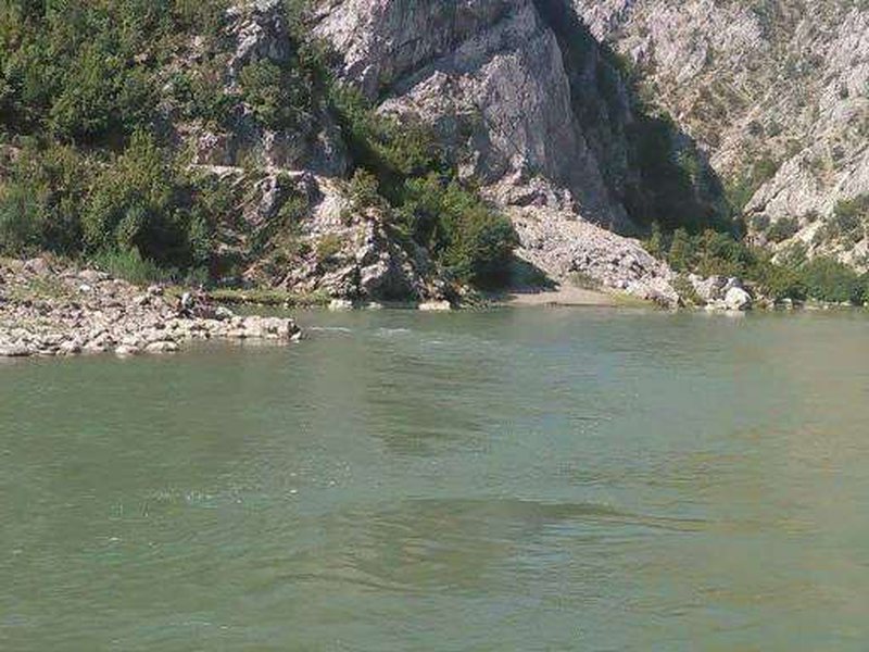 EMRI/ Kishte shkuar në ekskursion me shokët dhe shoqet, si u mbyt në lumin Drin 15-vjeçari në Dibër