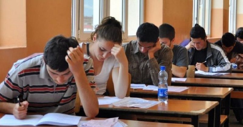 (LINKU) Vetëm 4 maturantë ekselentë dhe qindra ngelës, publikohen përgjigjet e provimit të Gjuhës shqipe dhe Letërsisë