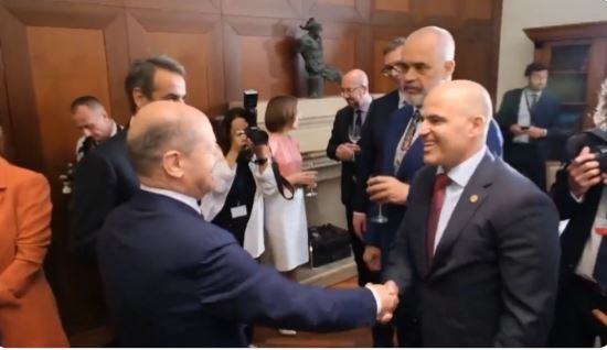 Takimi me Scholz në Selanik, Rama poston videon: Për të qeshur dhe qarë histeria e disave në Shkup