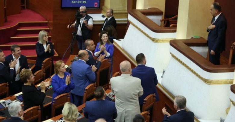 Zëri i Amerikës: Si vendosi Rama që të mos i pyeste deputetët e grupit për kandidaturën e Begajt