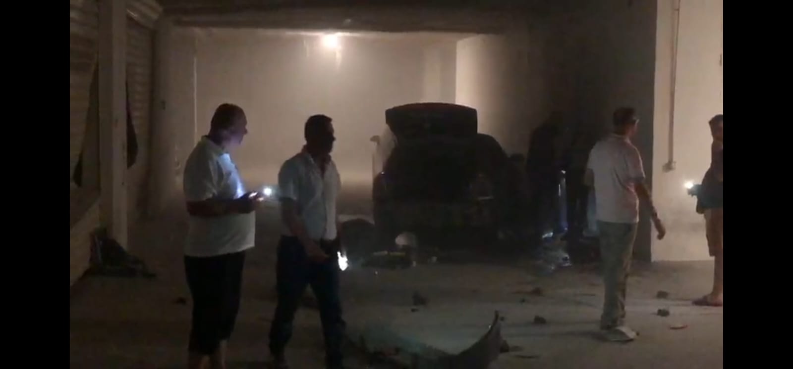 Shpërthen makina brenda garazhit në Kavajë ( Detajet e para)