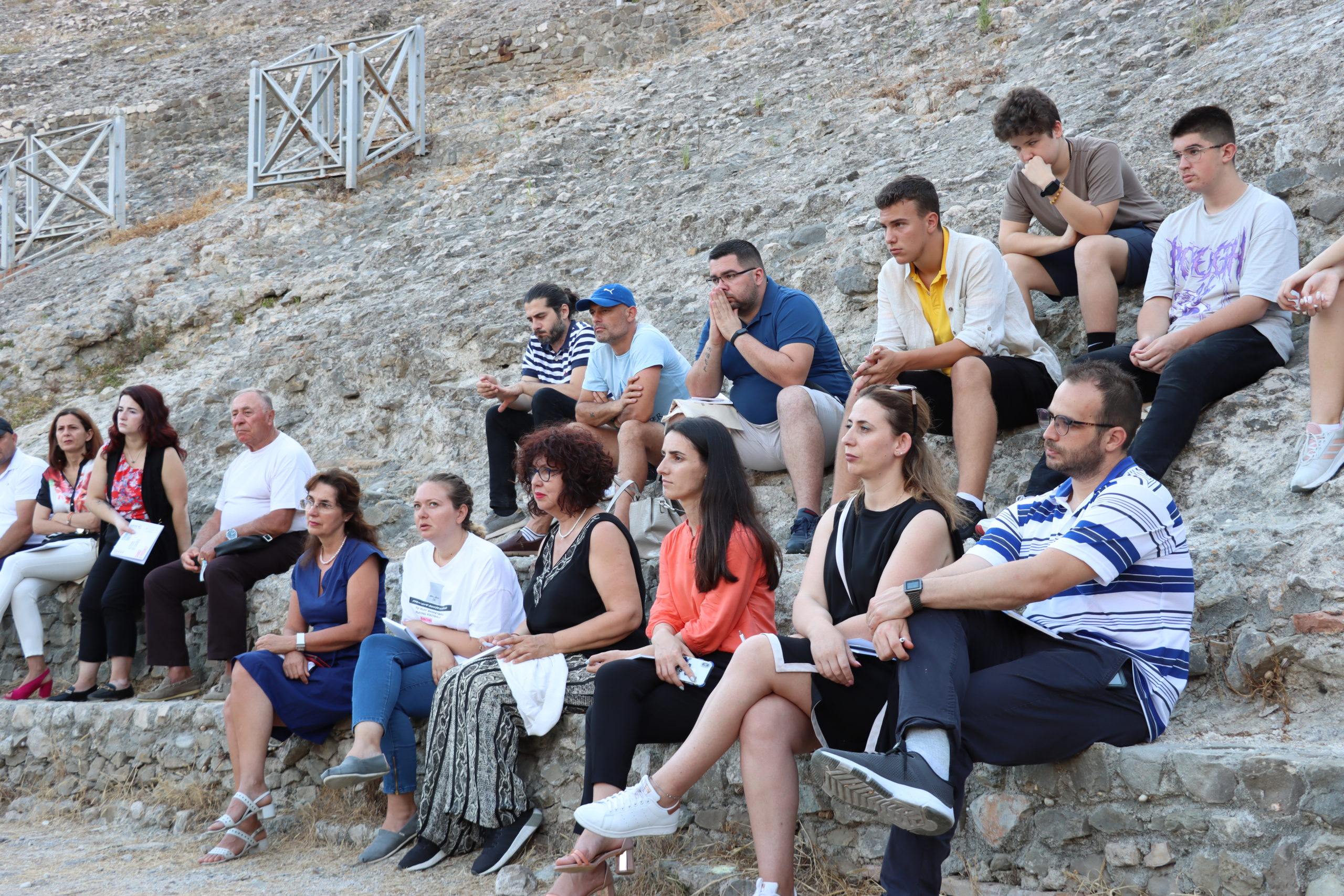 Historitë e familjeve të Durrësit bëjnë bashkë trashëgimtarët me të rinjtë kurioz