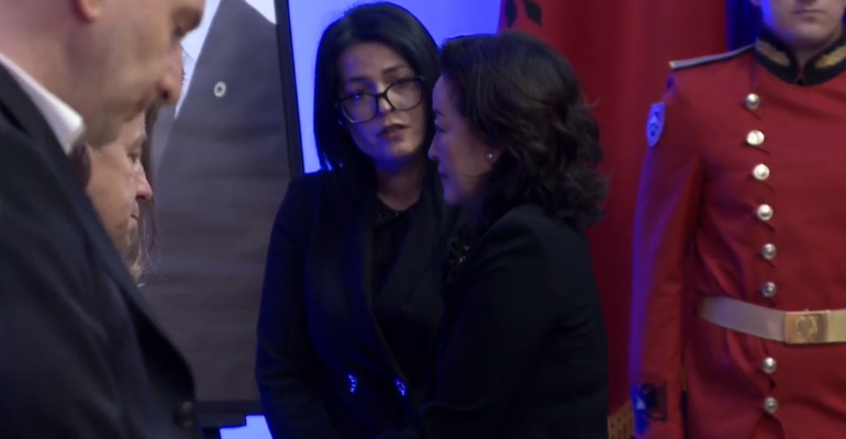 Ambasadorja Kim kryen homazhe në nderim të Bujar Nishanit në Presidencë