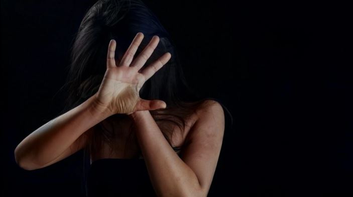 Familja nuk miratonte lidhjen me të dashurin 15 vite më të madh, shqiptari rrëmben vajzën e tij