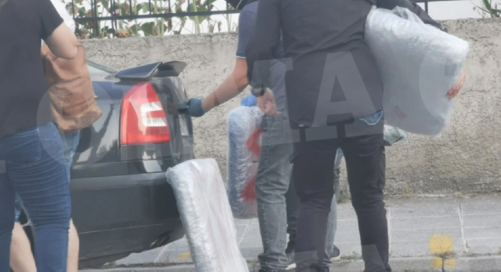 “Po më përdhunojnë gruan”, çmendet shqiptari në Greqi dhe qëllon me armë. Policia i gjen thasë me kanabis në banesë