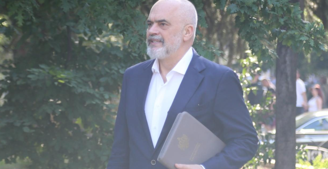 Mbledhje hermetike, Rama u “sekuestron” telefonat socialistëve