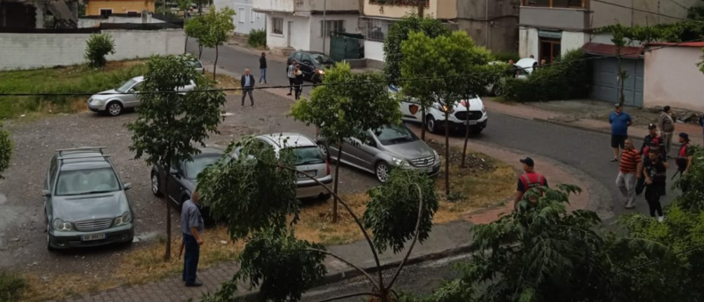 Zihen me thika dy persona, mbetet i plagosur në trup dhe kokë njëri (EMRAT)