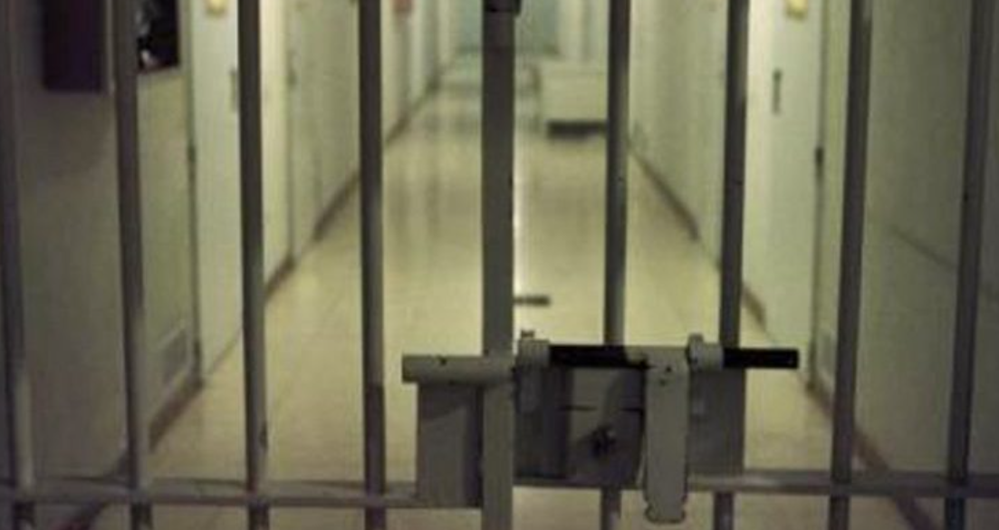 I vrau dajën para 20 vitesh, nipi ekzekuton vrasësin/ Gjykata shtyn gjyqin për 42-vjeçarin shqiptar