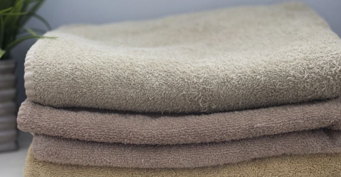 Pse nuk duhet ta fshijmë kurrë fytyrën me peshqir?