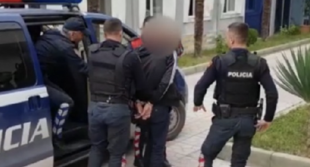 Arrestohet 33-vjeçari në Durrës, i vodhi me dhunë varësen një gruaje