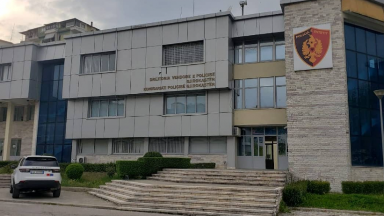 Goditet me levë një efektiv policie, dërgohet me urgjencë drejt spitalit