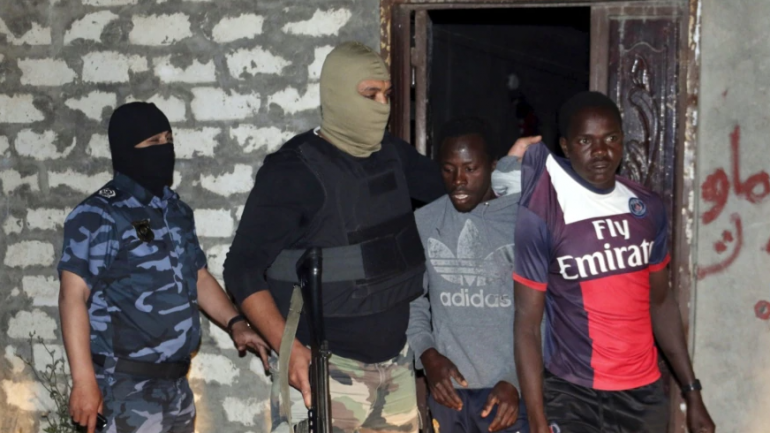 Raporti i OKB-së: Emigrantët në Libi vriten, torturohen dhe përdhunohen