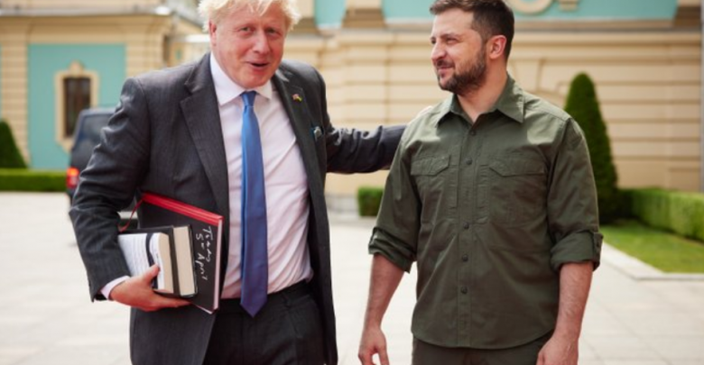 Johnson fluturon për në Kiev, takohet me Zelenskyn