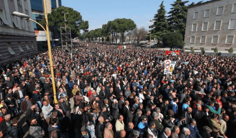 “S’mban më ujë pilafi”/ Paralajmërohet protestë para Kryeministrisë kundër rritjes së çmimeve