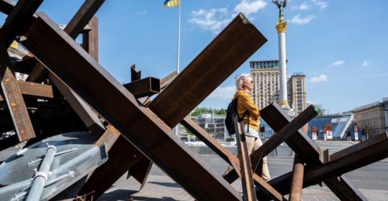 Lufta është kthyer në normalitet/ Si njerëzit në Ukrainë po shpërfillin sirenat pasi janë mësuar me rrezikun