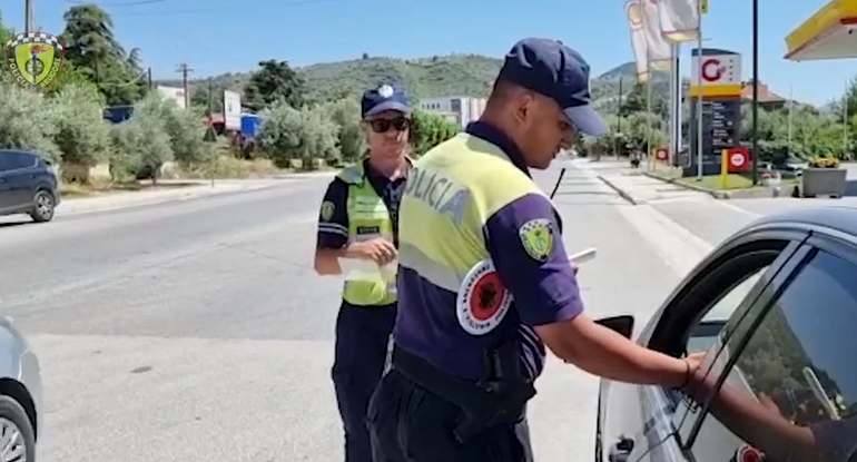 Të dehur në timon dhe parakalime të gabuara, policia pezullon 221 leje drejtimi, arrestohen 5 drejtues mjetesh