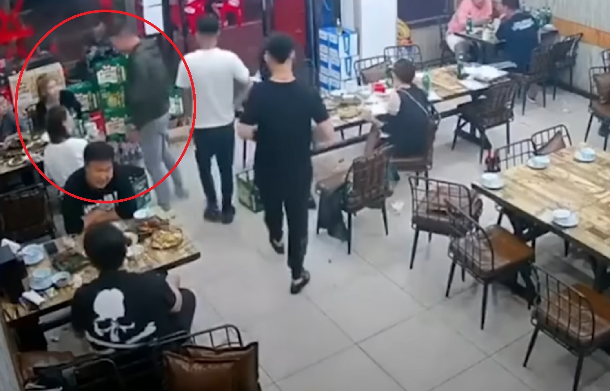 Dalin pamjet se si u dhunuan pa mëshirë gratë brenda restorantit (VIDEO)