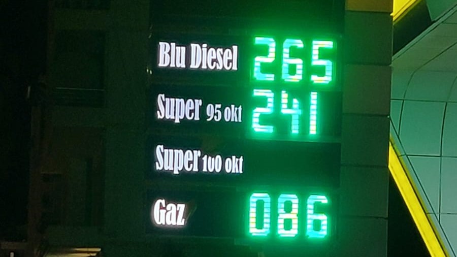 Bordi vendosi, pikat e karburantit në Durrës e respektojnë! Sonte çmimi i naftës &#8220;në qiell&#8221;