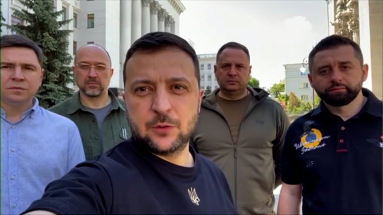Zelensky videomesazh popullit ukrainas: Ne jemi këtu, fitorja do të jetë e jona