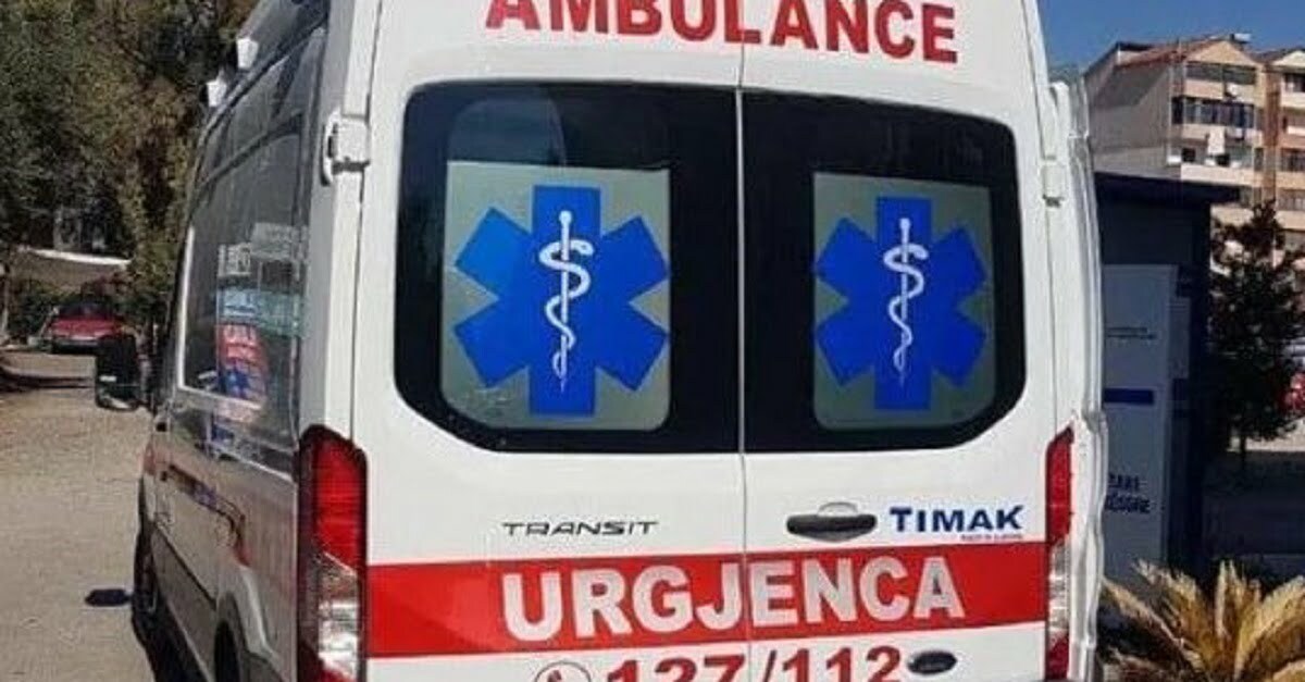 Makina përplas motorin, plagoset drejtuesi i tij