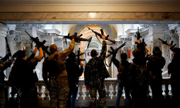 Sondazhi/ Një e katërta e amerikanëve gati të marrin armët kundër qeverisë