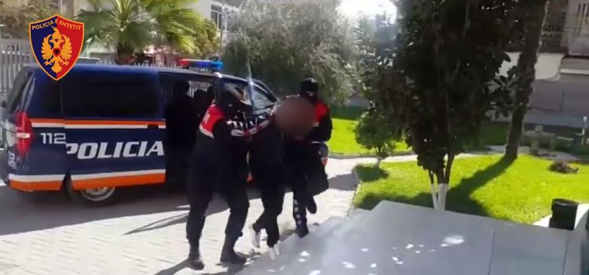 Durrës, kërcënoi punonjësin e lokalit dhe u largua në gjendje të dehur me makinë, arrestohet i riu