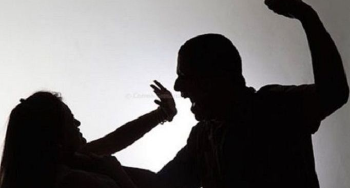 Greqi/ Djali rreh nënën e tij pasi nuk i dha para të blinte motor