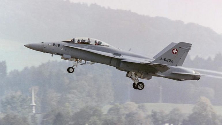 Alarmi për bombë në Aeroportin e Prishtinës alarmon Zyrihun, ushtria zvicerane aktivizon dy…