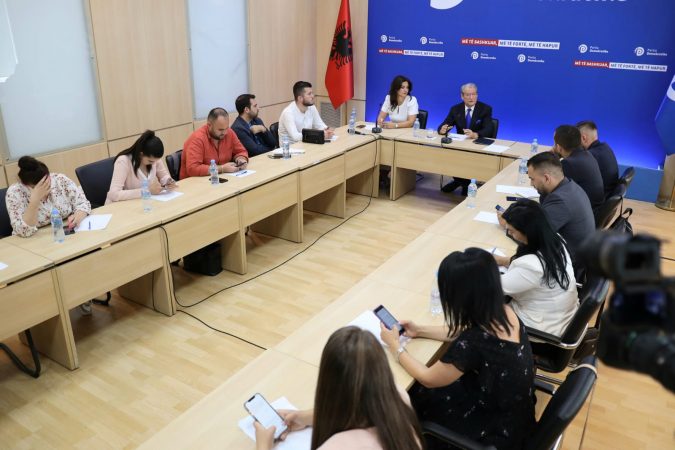 Samiti i BE në Bruksel/ Berisha tregon arsyen pse Rama doli në konferencë me Vuçiç