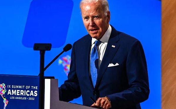 Biden nënshkruan ligjin për kontroll të armëve