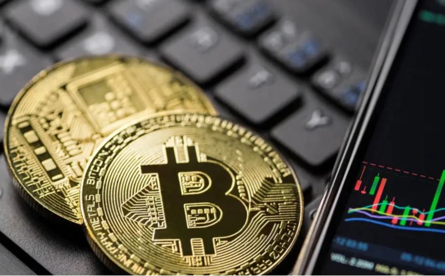 Bie në menyrë drastike Bitcoin, ja sa ka arritur vlera e kriptomonedhës më të famshme