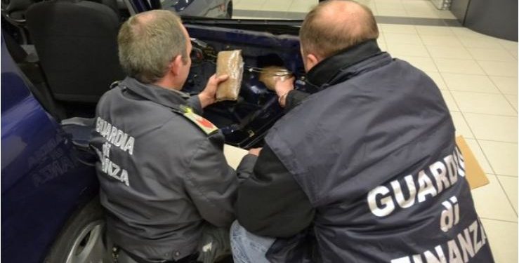 U nis nga Durrësi me 24 kg heroinë, zbulohet identiteti i 50-vjeçarit shqiptar që u arrestua në Itali (EMRI)