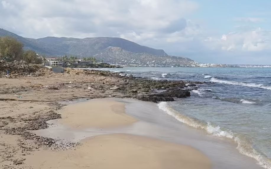 “Jam 100% e bindur se nuk më përdhunoi babai im”/ 33-vjeçarja akuzon policinë greke se i arrestuan me të padrejtë të atin