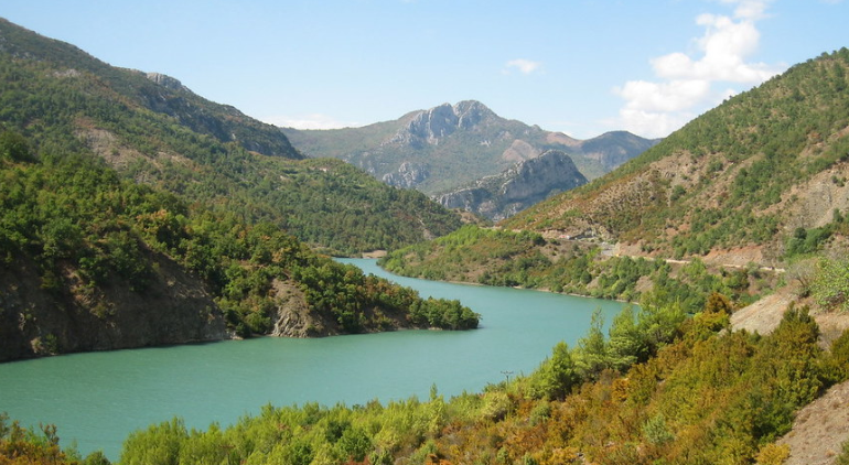 Po lahej në lum, 53-vjeçari pëson infarkt