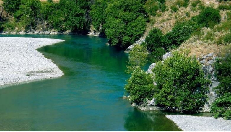 Gjendet trupi i pajetë i një burri në lumë, sapo ishte divorcuar