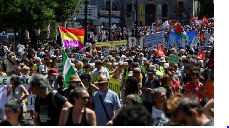 Protestë kundër Samitit të NATO-s në Madrid, mijëra njerëz në rrugët e Spanjës