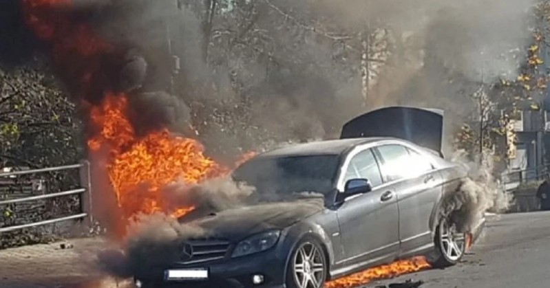 Merr flakë në ecje mjeti tip “Benz”