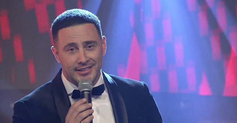 Aksidentohet me makinë Robert Berisha, dalin pamjet (VIDEO)