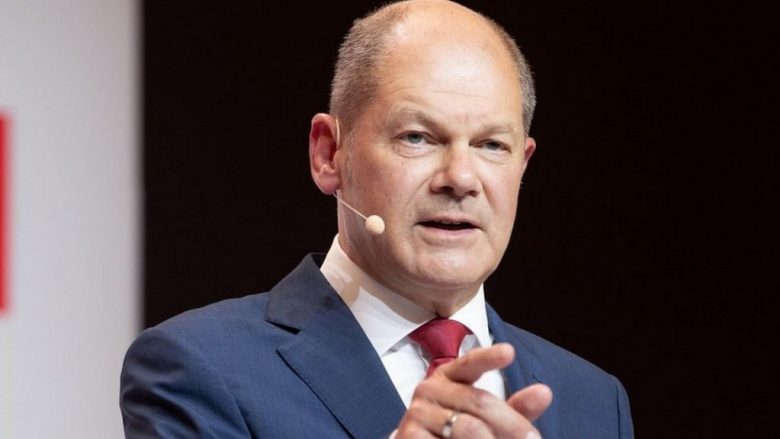 Pas vizitës në Kosovë, kancelari Olaf Scholz viziton Beogradin