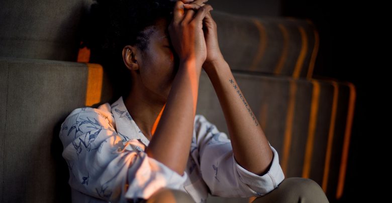 “Dhimbja është e madhe”/ OBSH ‘ngre alarmin’: Shëndeti mendor global po përkeqësohet…