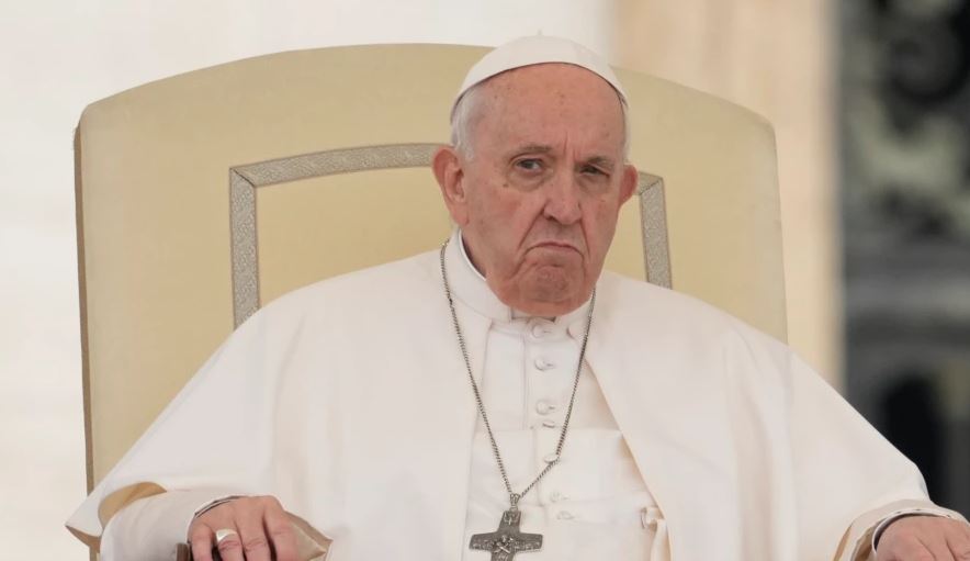 Papa Françesku dënon sulmin mbi qendrën tregtare në Ukrainë: Lutem që kjo luftë e çmendur të përfundojë së shpejti