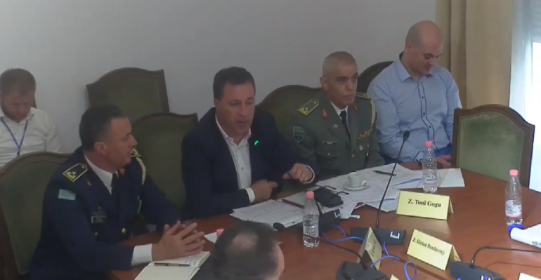 “Kryeministri me charter personal”, Peleshi replikon me Salianjin: Ka lidhje me dinjitetin e shtetit