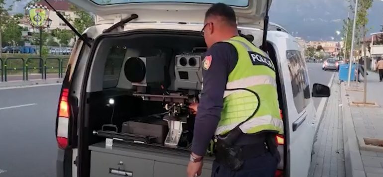 Policia kontrolle të befasishme në të gjithë vendin, qindra shkelje të rregullave të qarkullimit rrugor