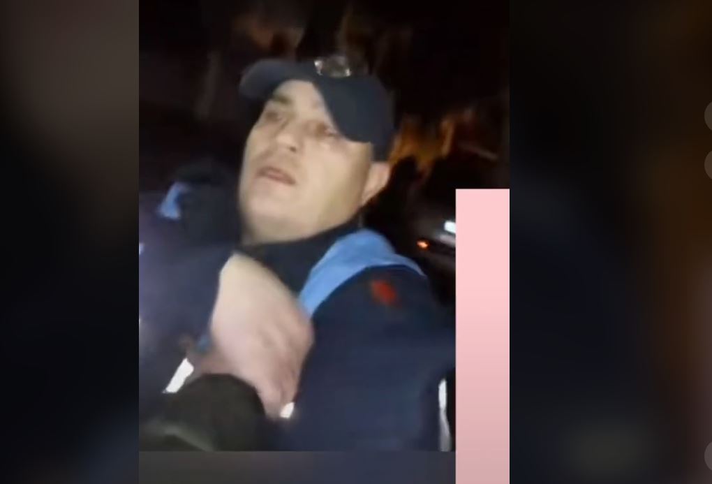 Polici “xurxull” konfliktohet me qytetarët, kolegët: “Mos!” (VIDEO)